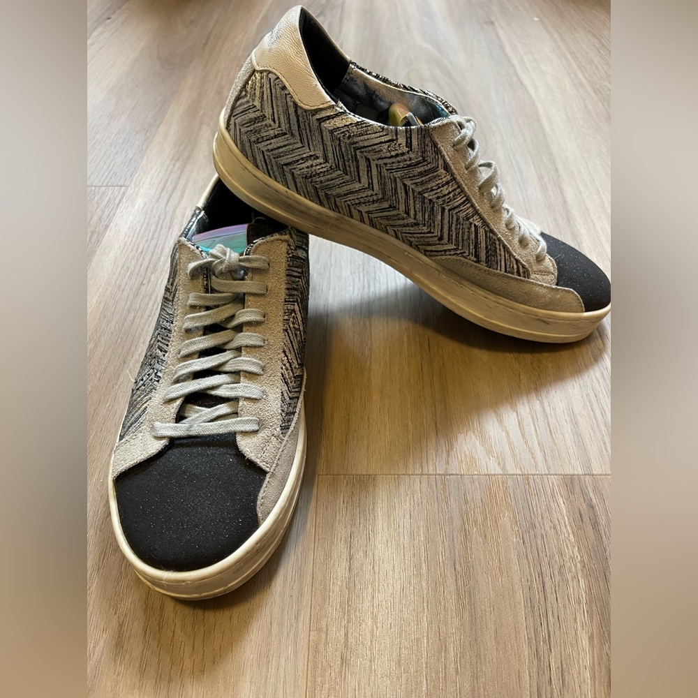 P448 John Chevron Metallic Silver Suede Leather Lace Up Sneaker Women's Size 37